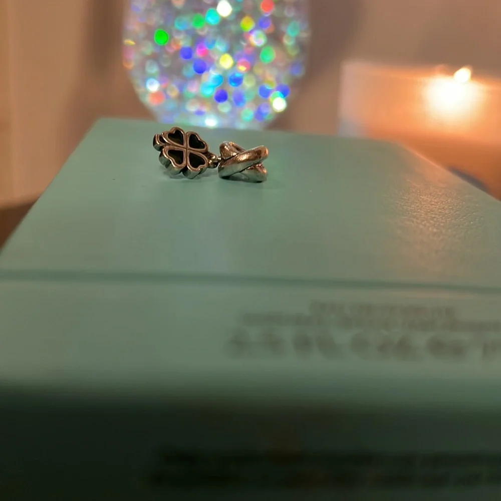 Pandora silver circle crossing charm with dangling 4 leaf clover